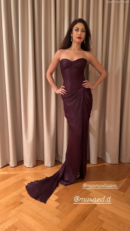 Olga Kurylenko photo 24 of 310