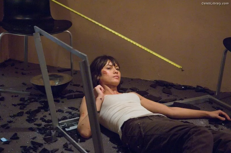 Olga Kurylenko photo 8 of 310