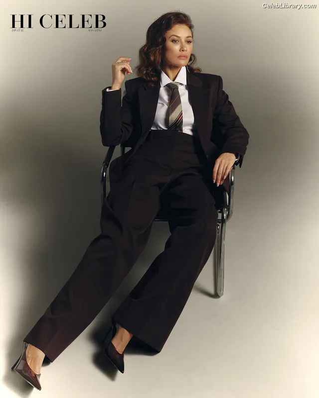 Olga Kurylenko photo 12 of 310