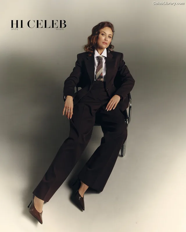 Olga Kurylenko photo 16 of 310