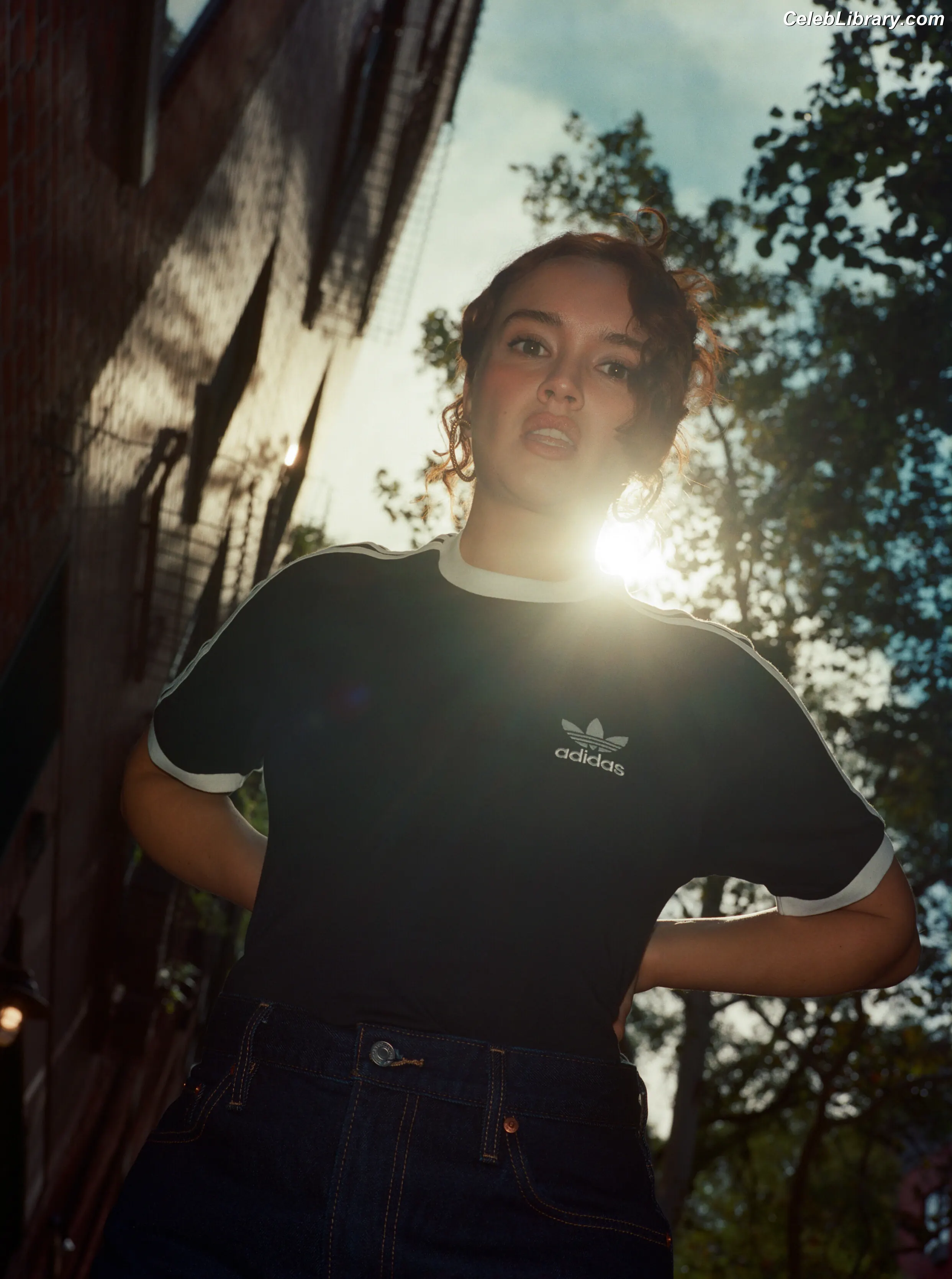 Olivia Cooke photo 3 of 600