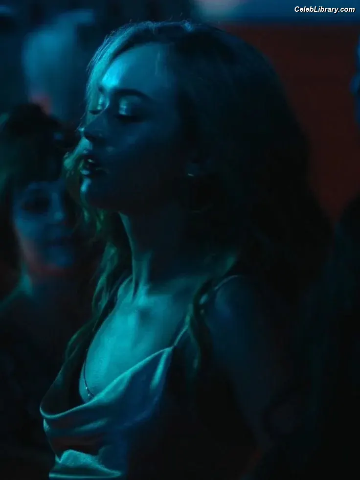Olivia Cooke photo 2 of 600