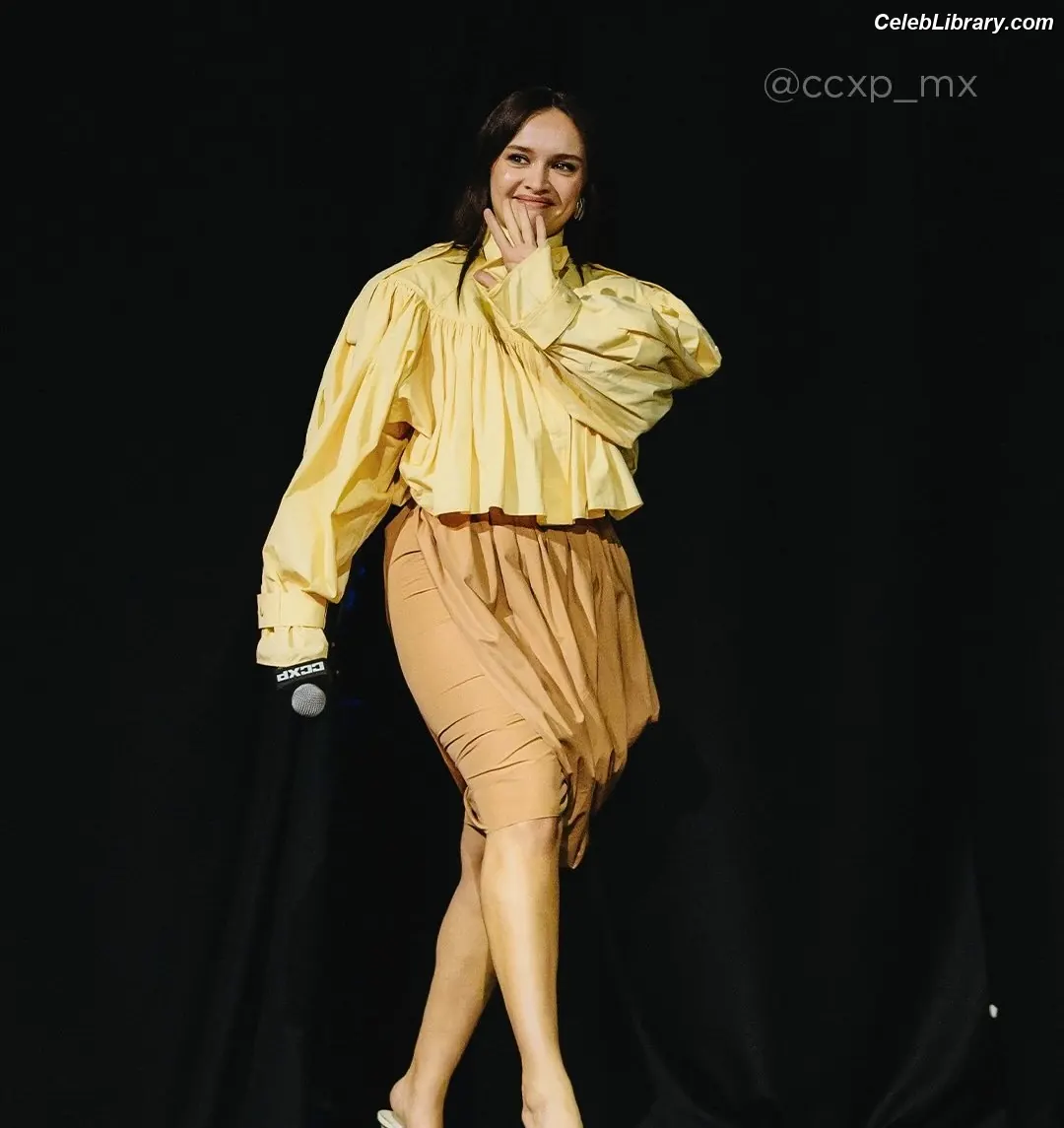 Olivia Cooke photo 19 of 600