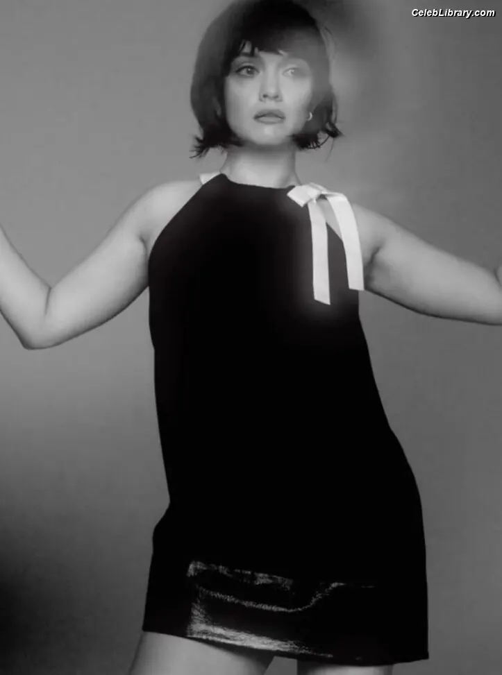 Olivia Cooke photo 10 of 600
