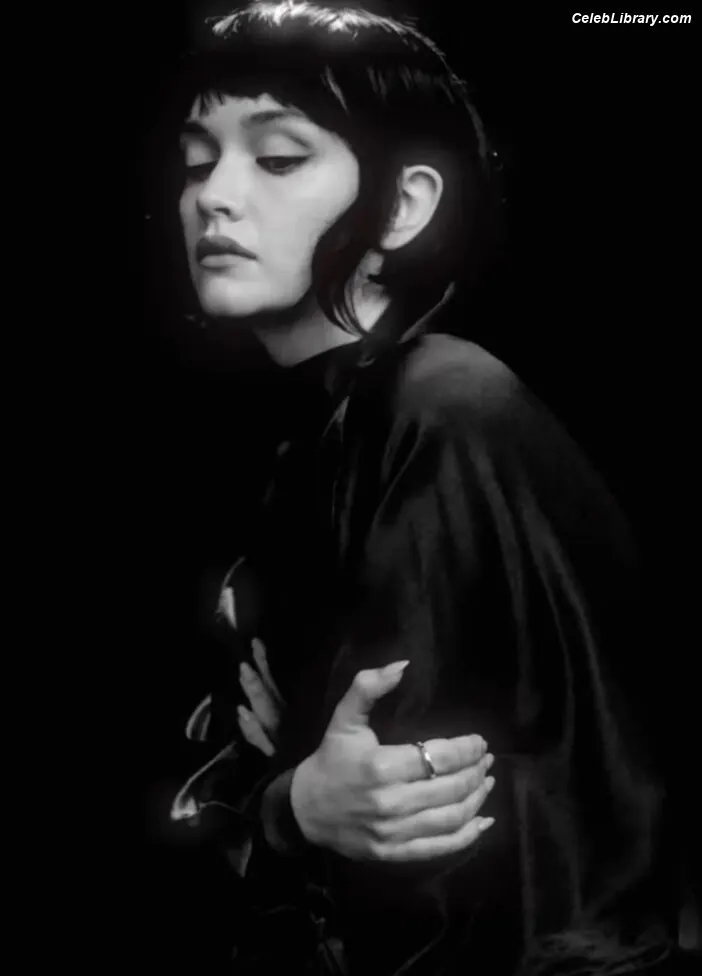 Olivia Cooke photo 11 of 600