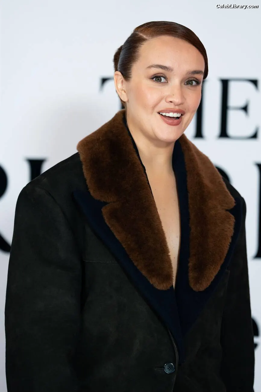 Olivia Cooke photo 17 of 600