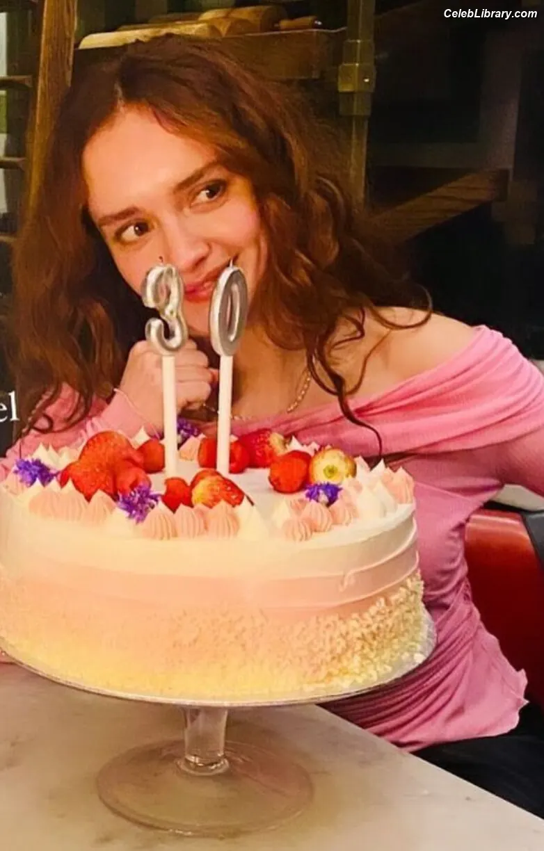 Olivia Cooke photo 11 of 600