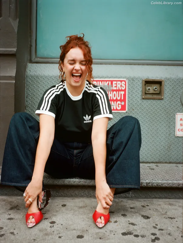 Olivia Cooke photo 4 of 601