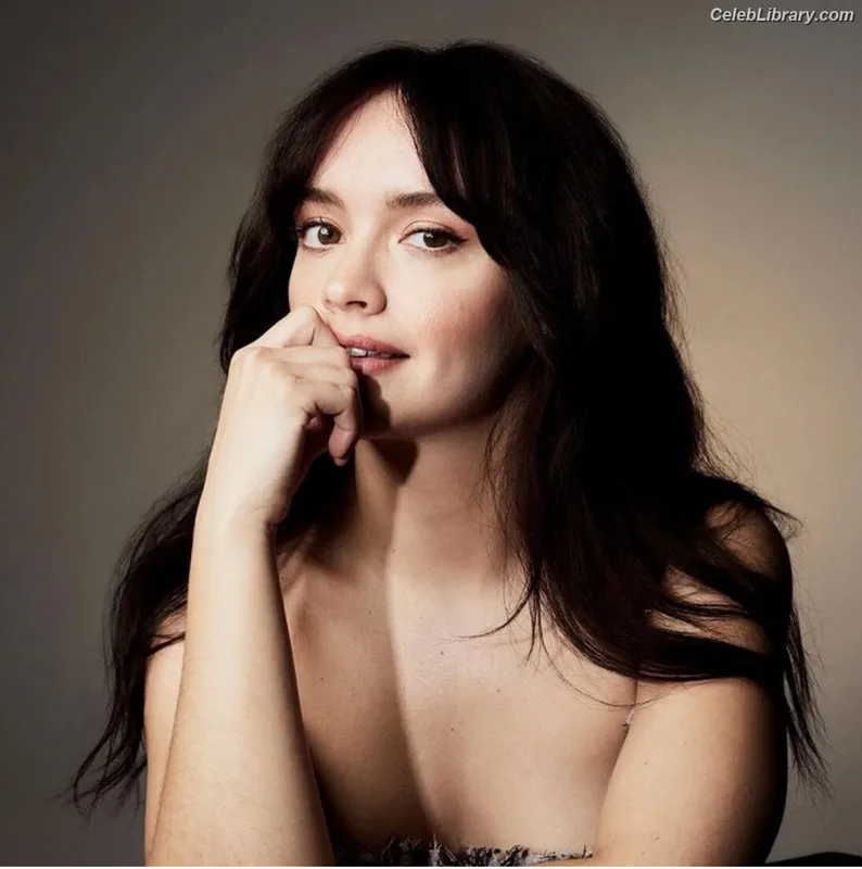 Olivia Cooke photo 7 of 601