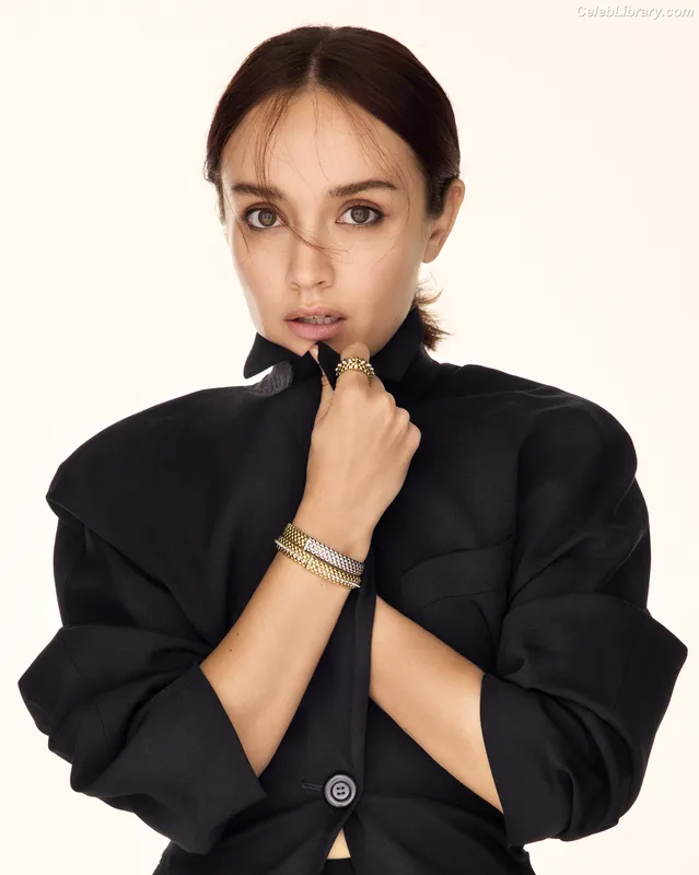Olivia Cooke photo 10 of 601