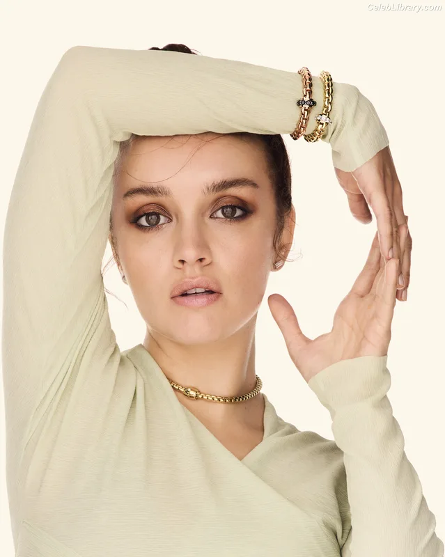 Olivia Cooke photo 15 of 601