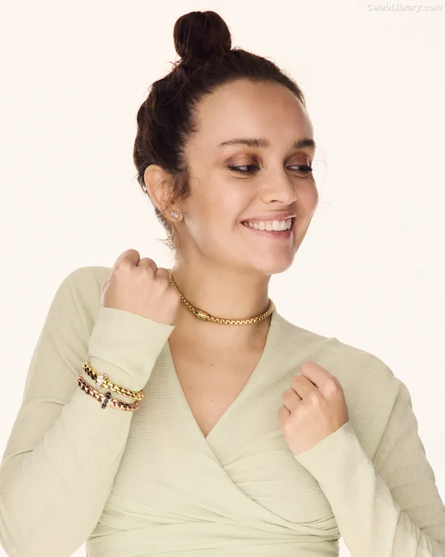 Olivia Cooke photo 16 of 601