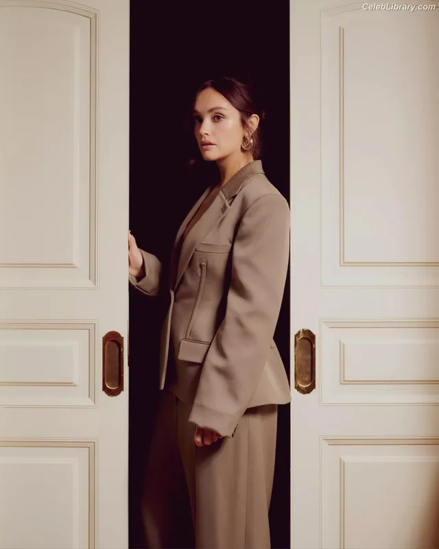 Olivia Cooke photo 22 of 601