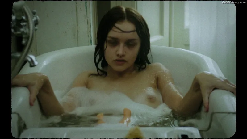 Olivia Cooke photo 22 of 601