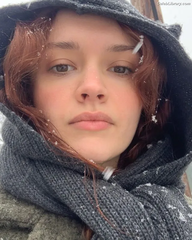 Olivia Cooke photo 9 of 601