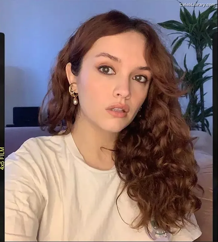 Olivia Cooke photo 14 of 601