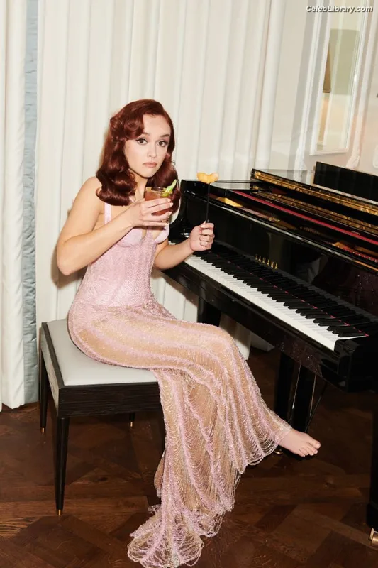 Olivia Cooke photo 23 of 601