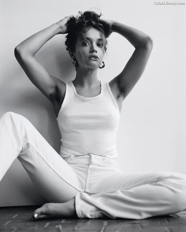 Olivia Cooke photo 22 of 601
