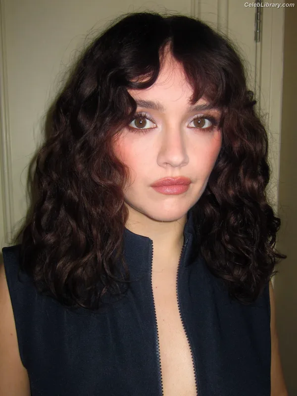 Olivia Cooke photo 9 of 601
