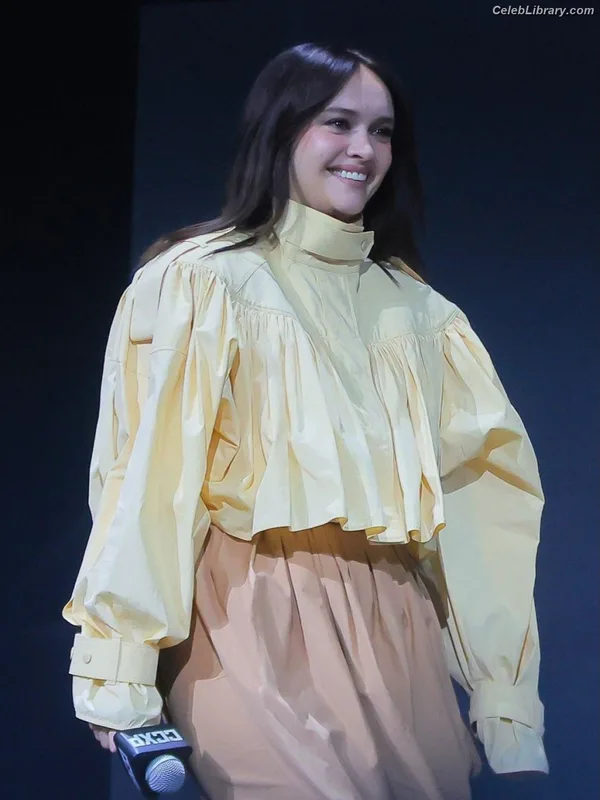 Olivia Cooke photo 13 of 601