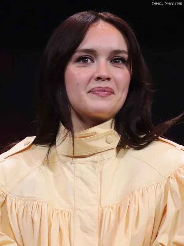 Olivia Cooke photo 17 of 601