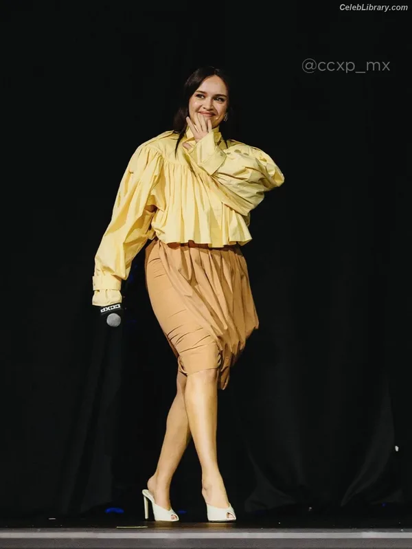 Olivia Cooke photo 1 of 601