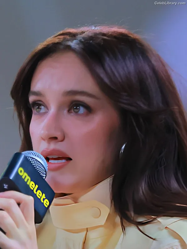 Olivia Cooke photo 3 of 601