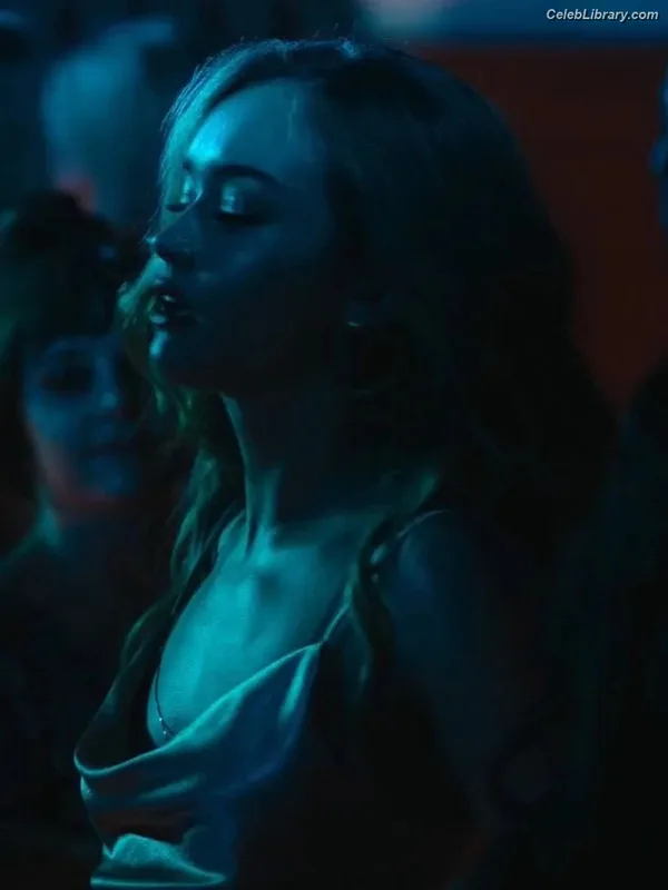 Olivia Cooke photo 2 of 601