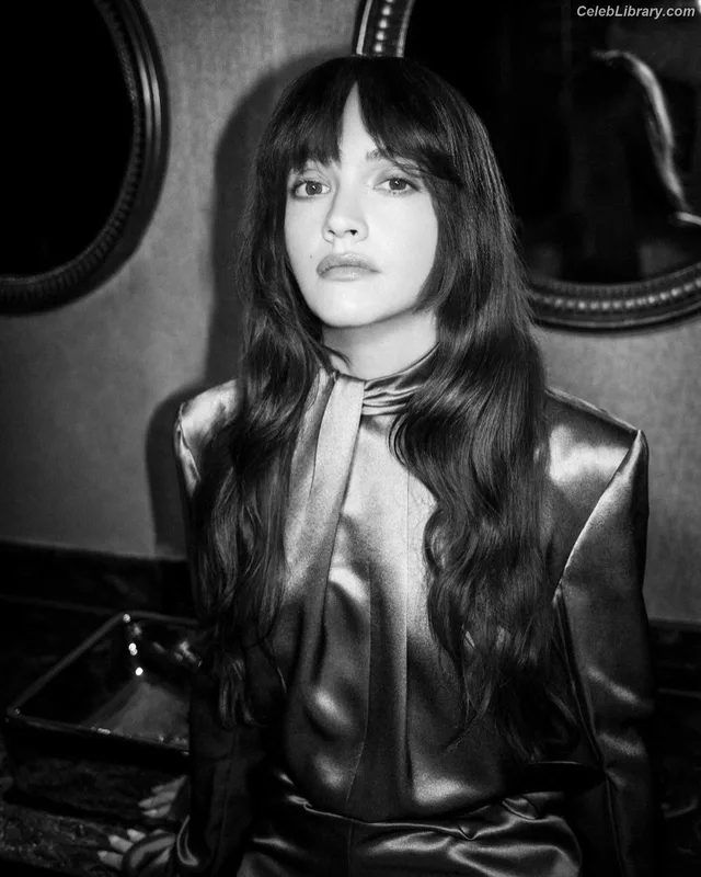 Olivia Cooke photo 4 of 601