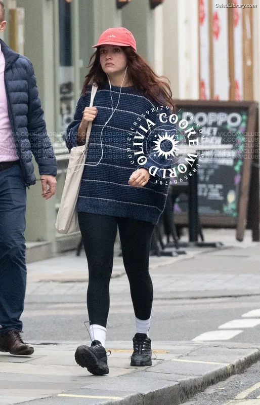 Olivia Cooke photo 10 of 601