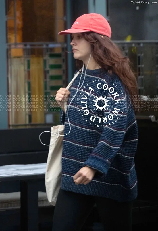 Olivia Cooke photo 11 of 601