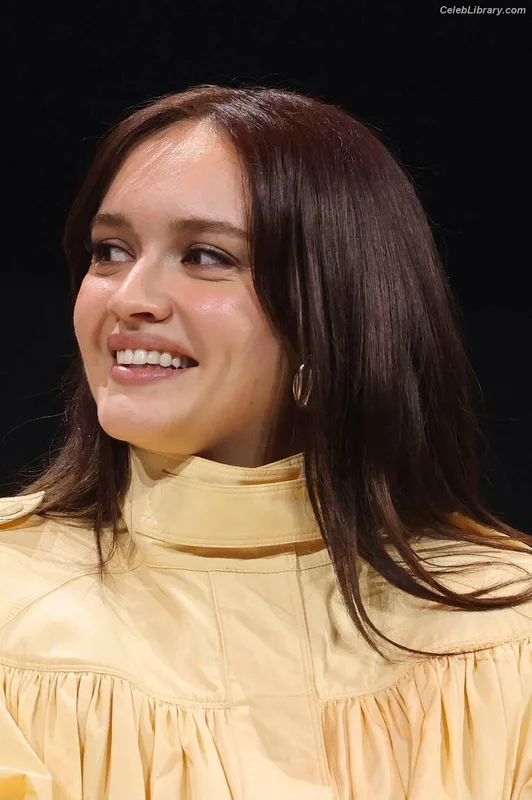 Olivia Cooke photo 16 of 601