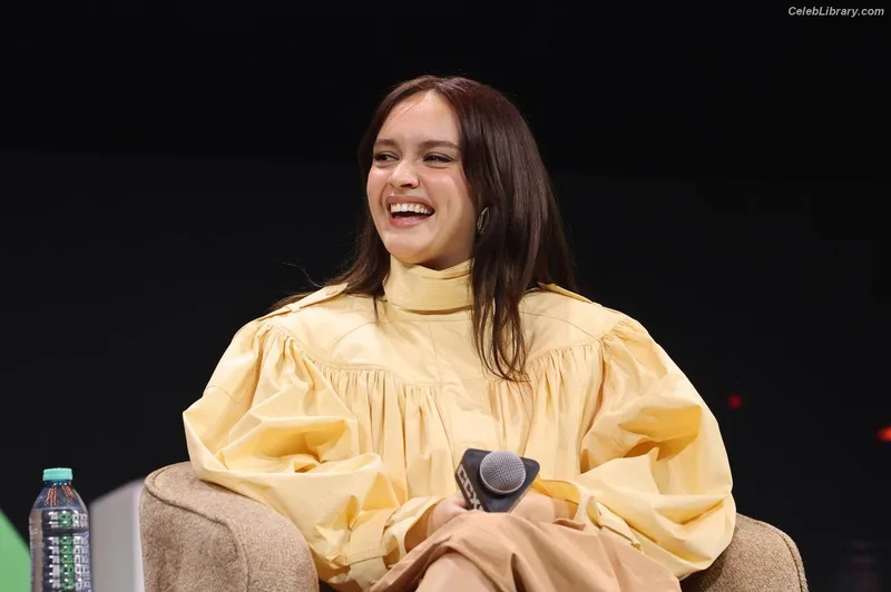 Olivia Cooke photo 17 of 601