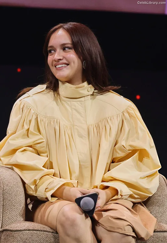 Olivia Cooke photo 21 of 601