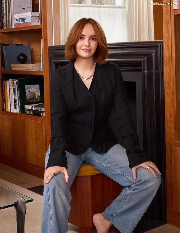 Olivia Cooke photo 23 of 601