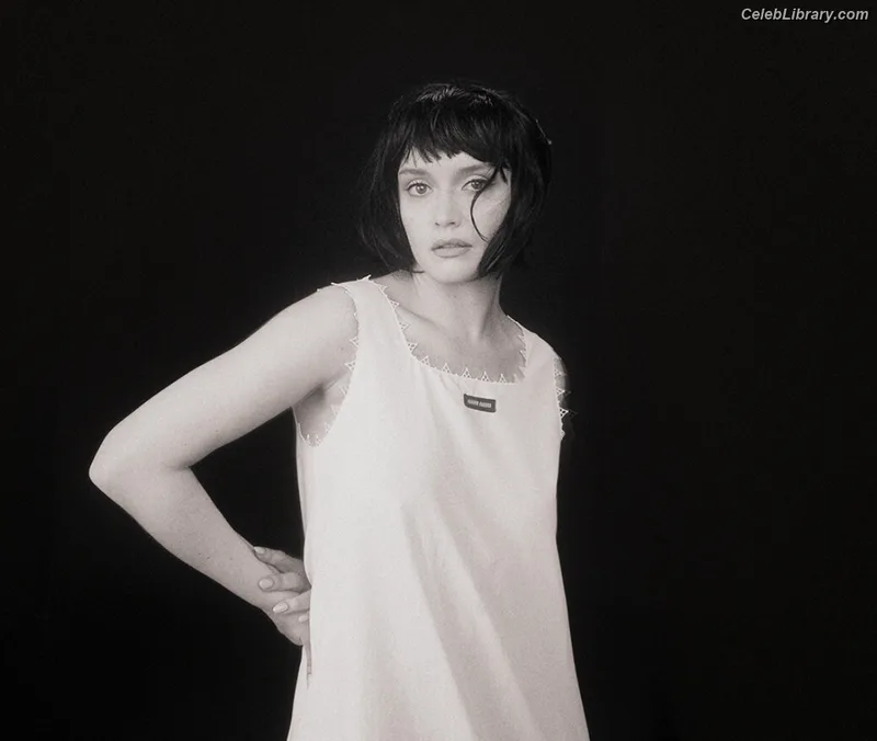 Olivia Cooke photo 4 of 601