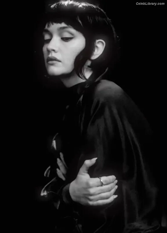 Olivia Cooke photo 11 of 601