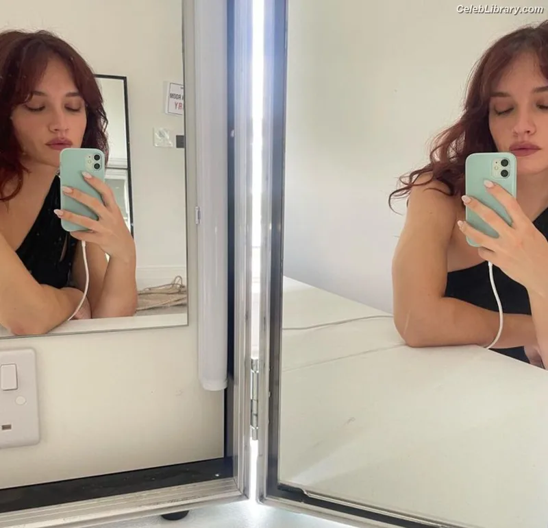 Olivia Cooke photo 14 of 601
