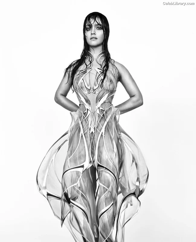 Olivia Cooke photo 16 of 601