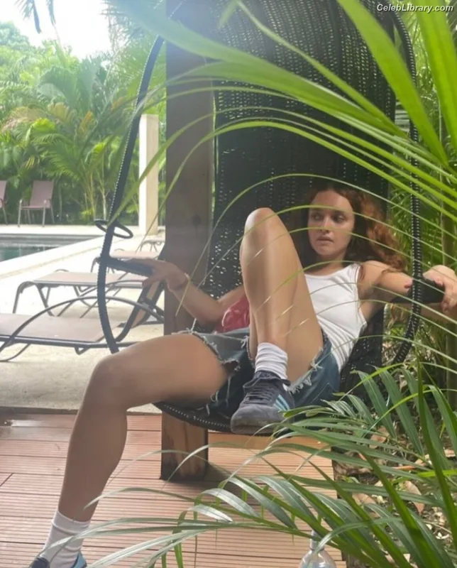 Olivia Cooke photo 19 of 601