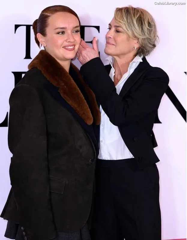 Olivia Cooke photo 9 of 601