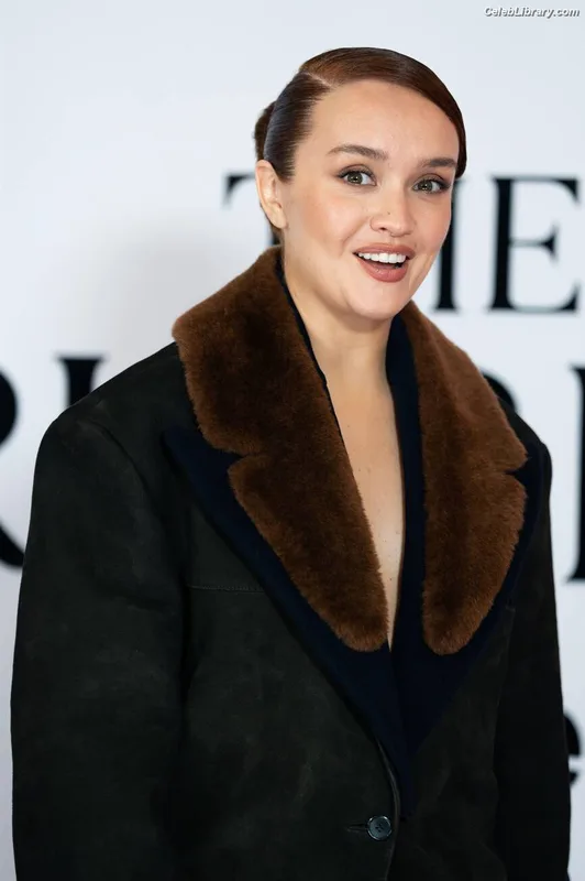 Olivia Cooke photo 17 of 601