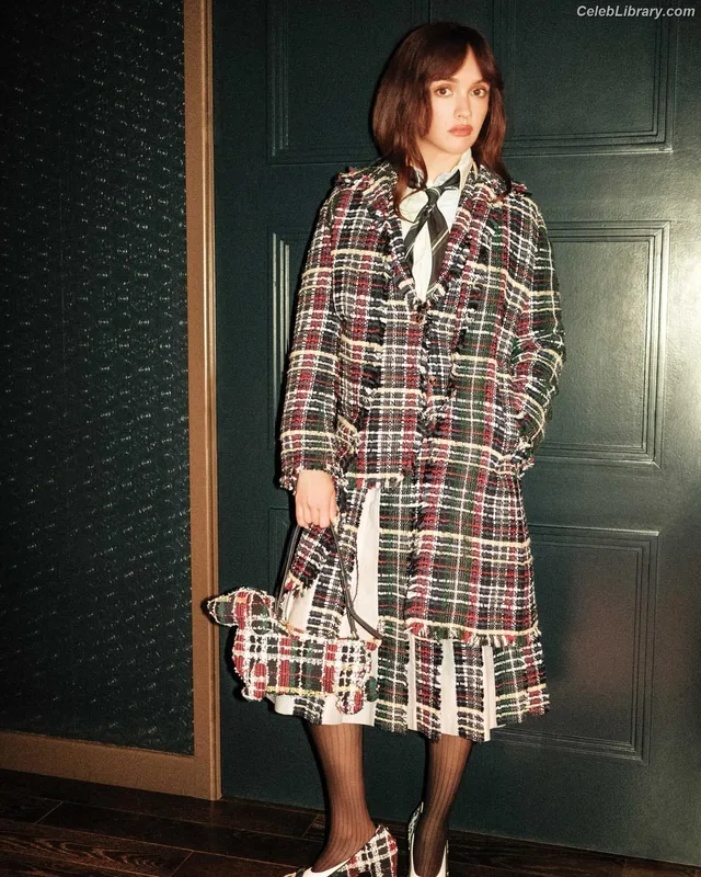 Olivia Cooke photo 3 of 601