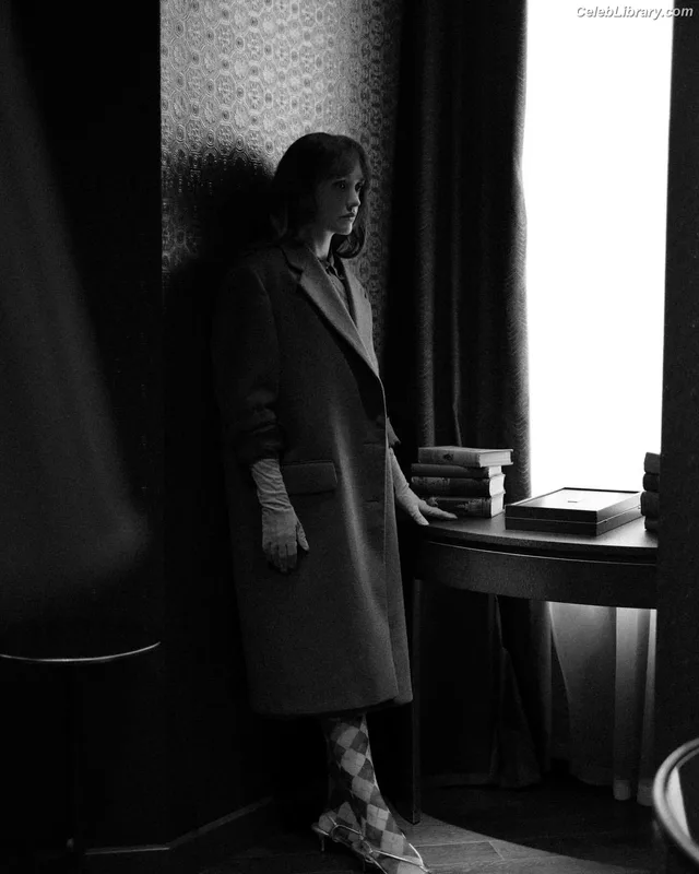 Olivia Cooke photo 8 of 601