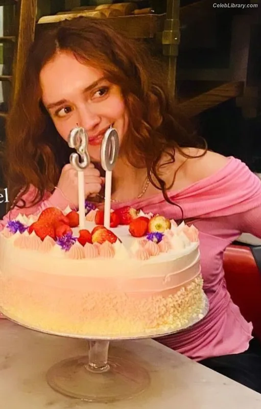 Olivia Cooke photo 11 of 601