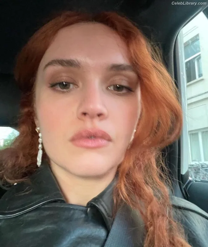 Olivia Cooke photo 22 of 601