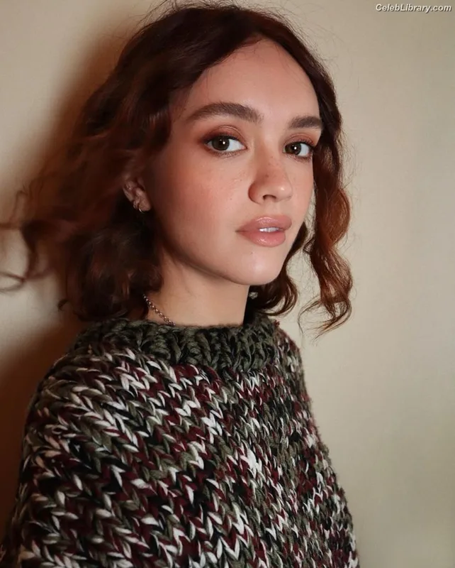 Olivia Cooke photo 11 of 601