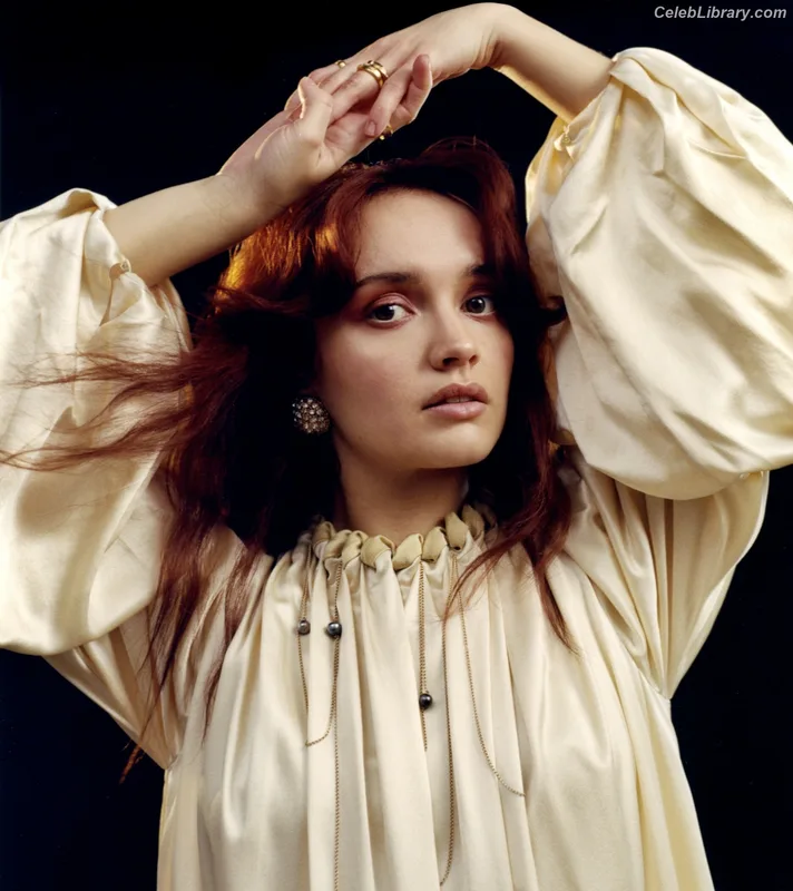 Olivia Cooke photo 14 of 601