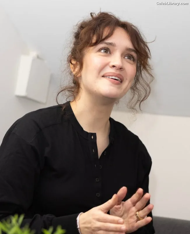 Olivia Cooke photo 24 of 601