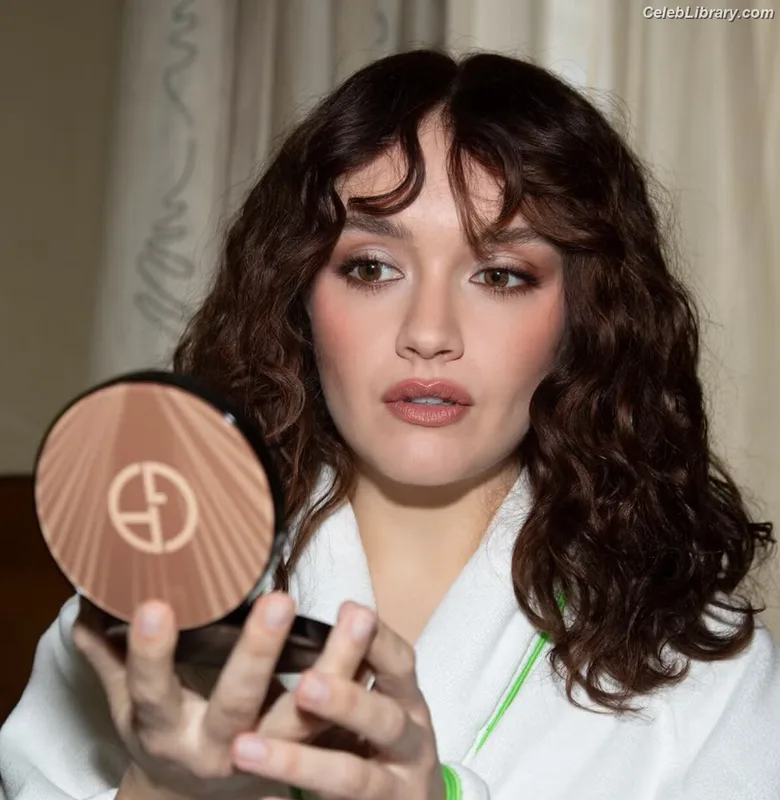 Olivia Cooke photo 2 of 601